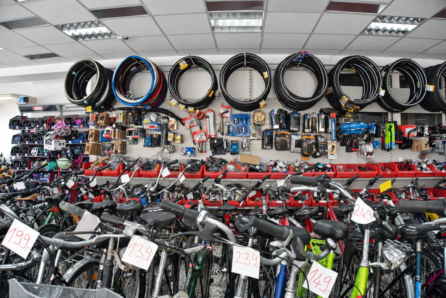 Große Auswahl an Fahrrädern und Ersatzteilen im bikePARK Berlin